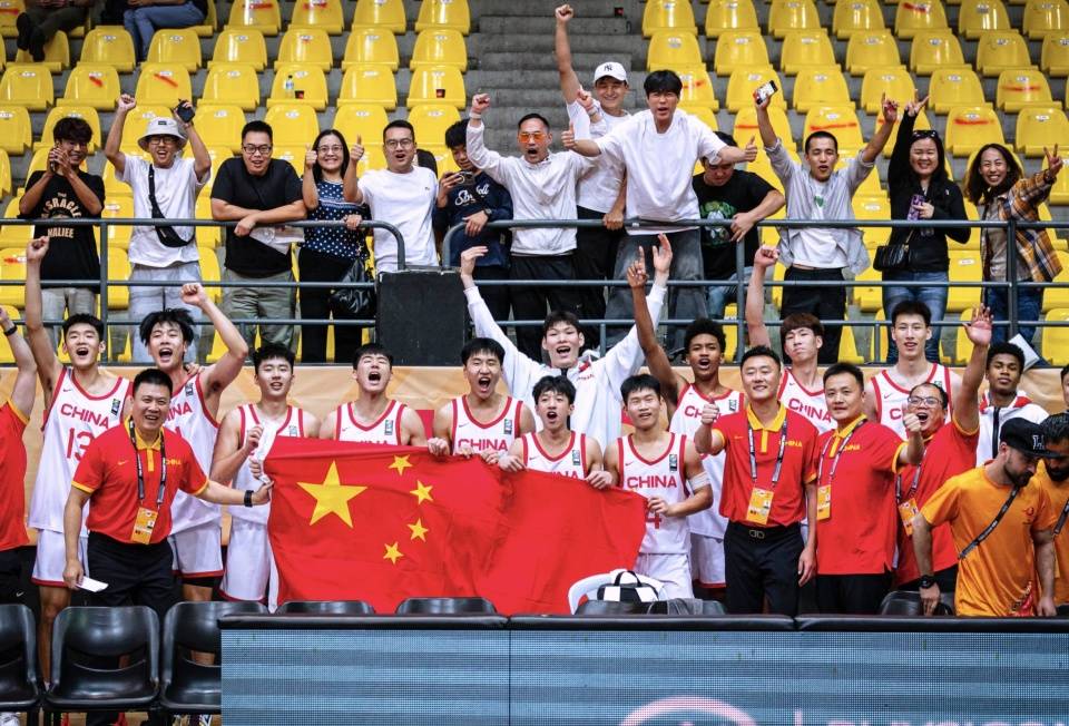 中国男篮在亚洲比赛中获得四连胜