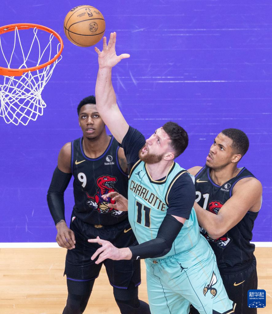 猛龙客场逆转黄蜂，范弗利特18分关键