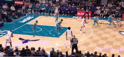 猛龙客场逆转黄蜂，范弗利特18分关键