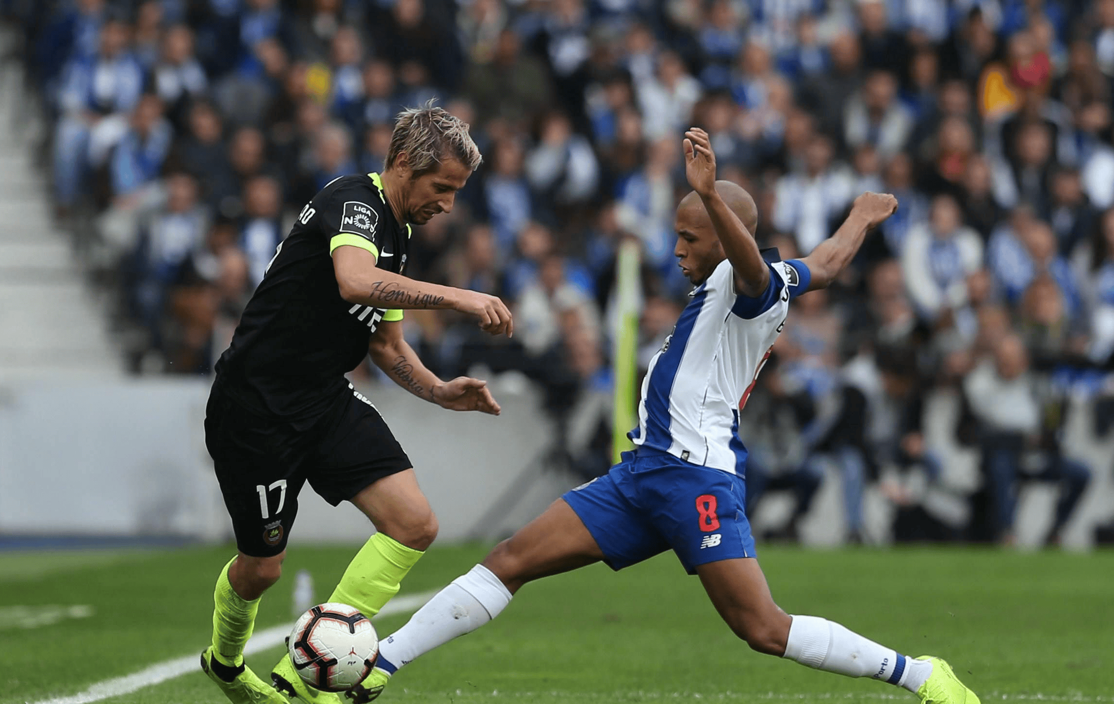 阿根廷女足挺身而出,在赛场上交锋 阿根廷女足挺身而出,在赛场上交锋