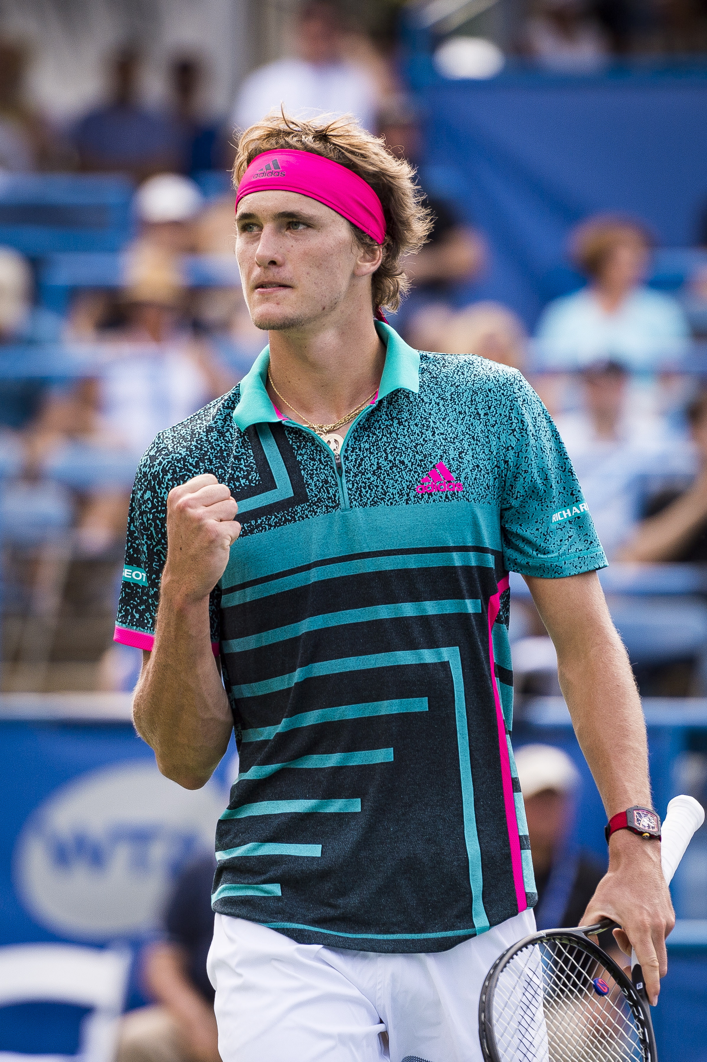 包含世界网球队爆冷欧洲网球队，兹维列夫一己之力扛起全队的词条